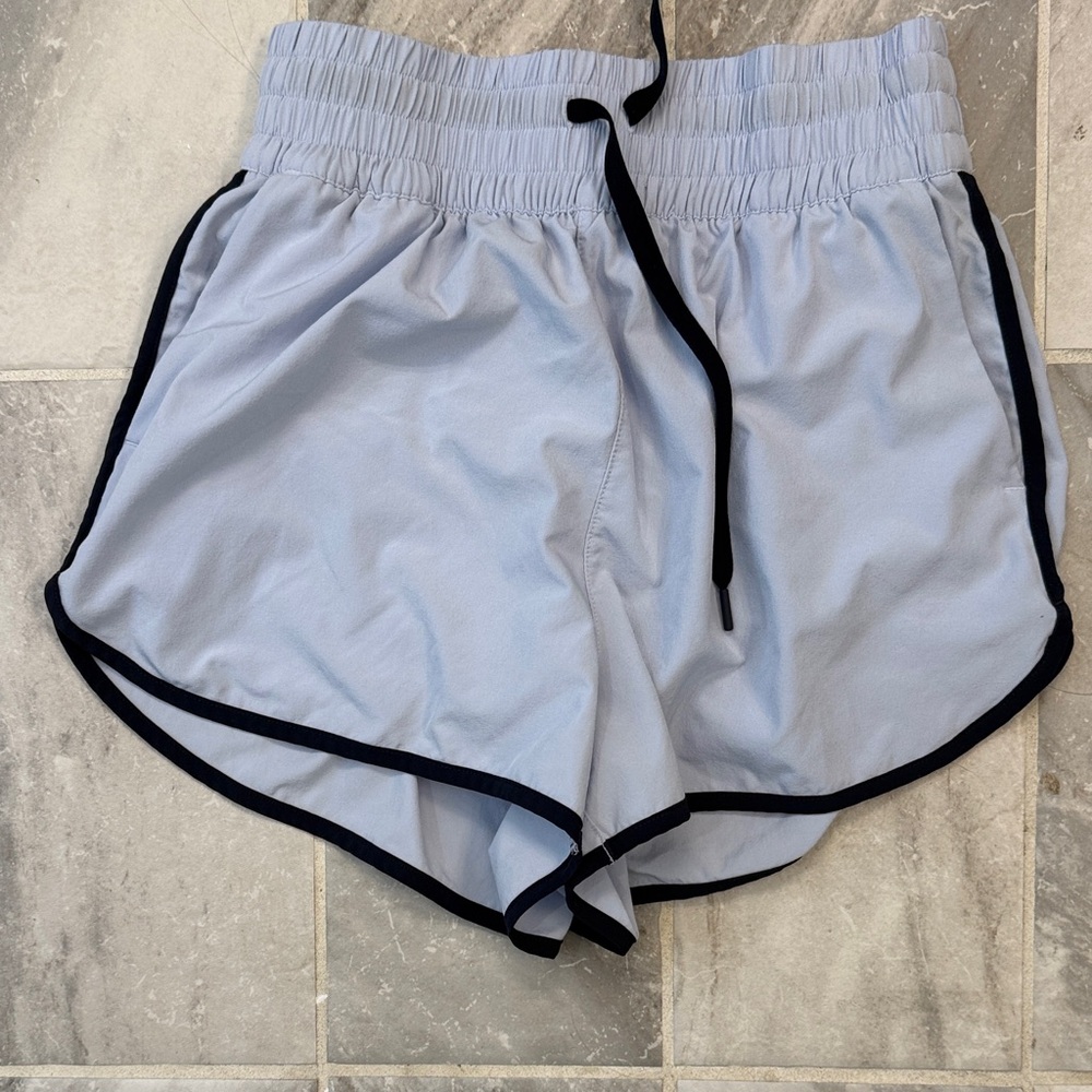 Athleta Weekender High Rise Running Shorts with Navy Trim XS